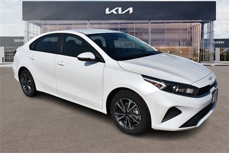 2024 Kia Forte LXSImage 11