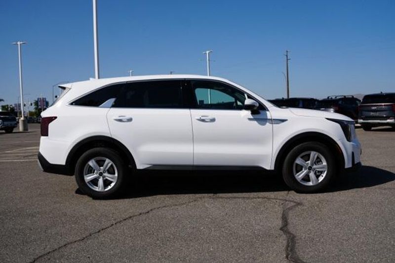 New 2026 Kia Sorento LXImage 8