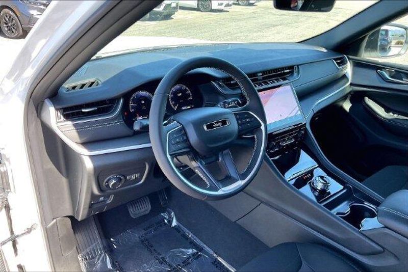 New 2027 Jeep Grand Cherokee Laredo X 4x4Image 6