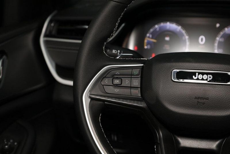 2025 Jeep Grand Cherokee Altitude 4x2Image 20