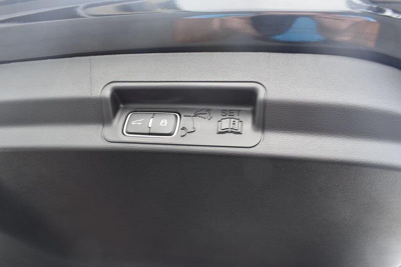 New 2025 Ford Explorer STImage 8