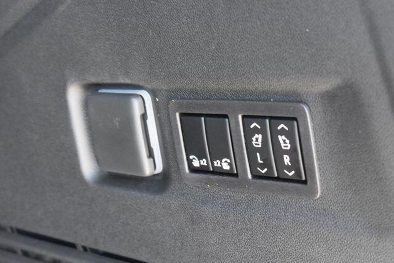 New 2026 Chevrolet Suburban PremierImage 24