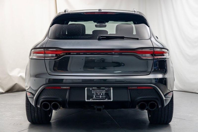 2024 Porsche Macan BaseImage 4