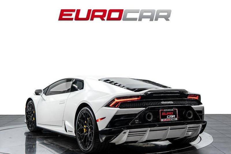 2022 Lamborghini Huracan EVO Image 3