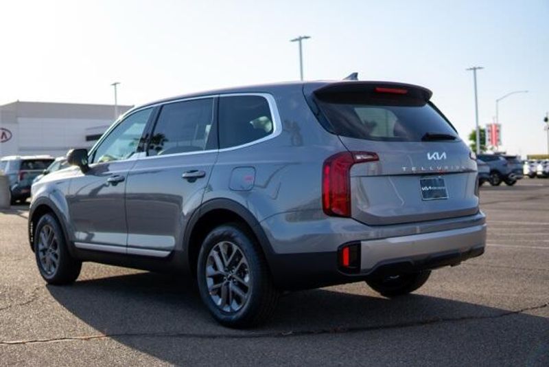2025 Kia Telluride LXImage 5
