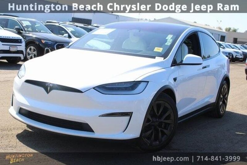 2022 Tesla Model X BaseImage 8