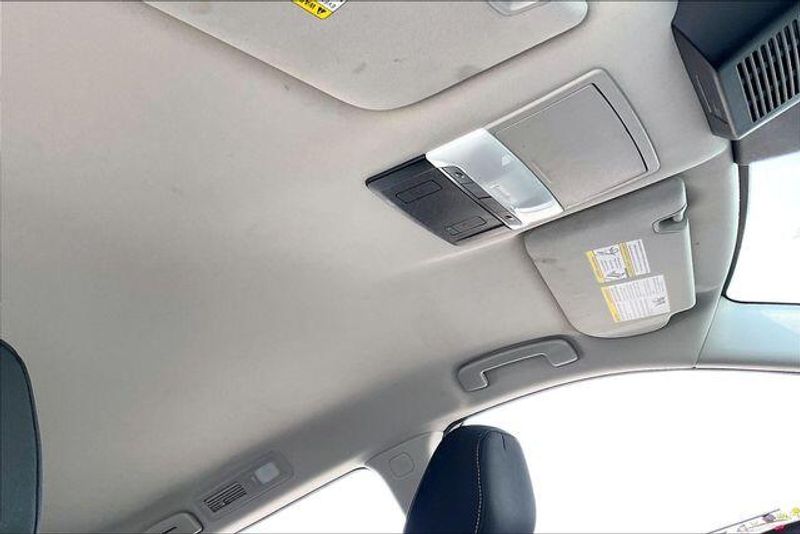 Used 2025 Nissan Pathfinder SVImage 29