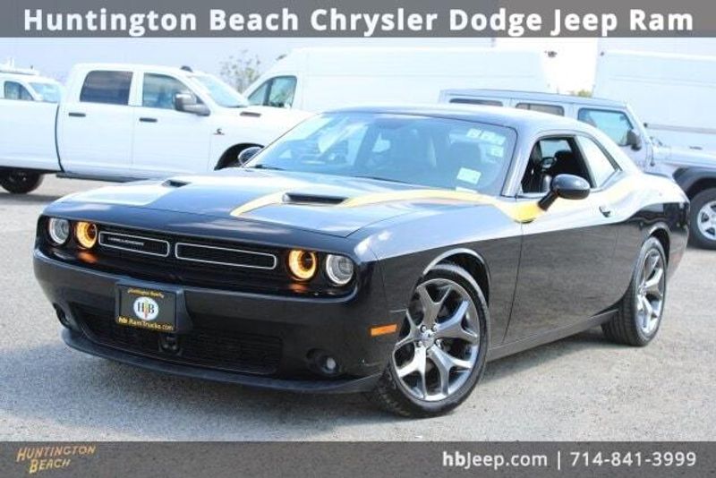 2015 Dodge Challenger SXTImage 9