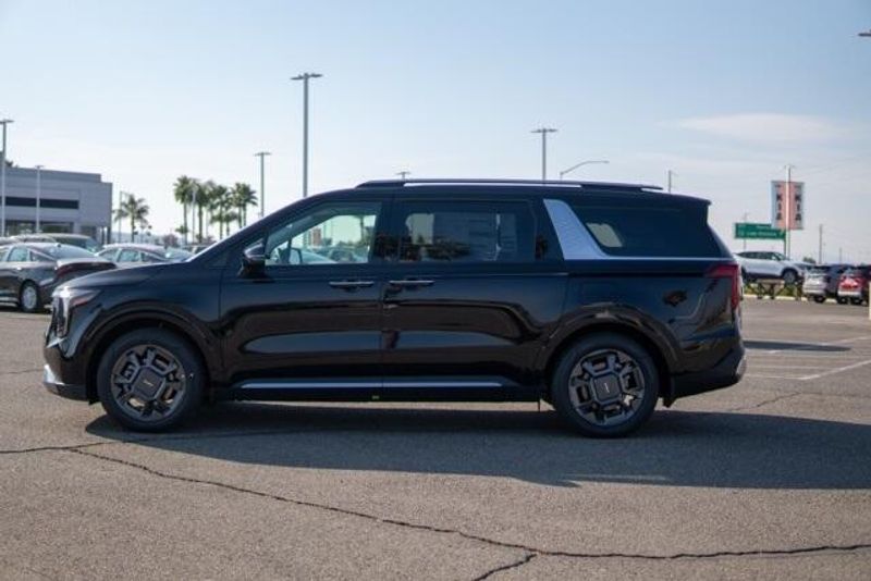 New 2026 Kia Carnival SXImage 4