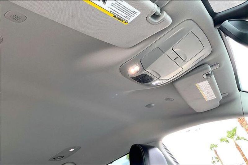 Used 2023 Chrysler Pacifica Touring LImage 29