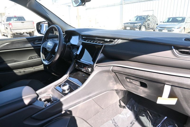 2025 Jeep Grand Cherokee L Altitude XImage 19