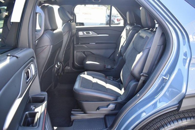 2025 Ford Explorer STImage 10
