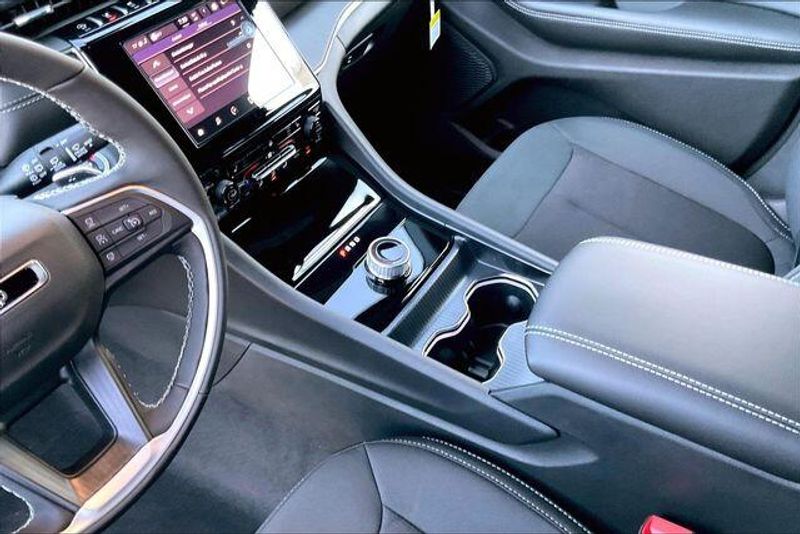 New 2025 Jeep Grand Cherokee L Laredo X 4x2Image 7