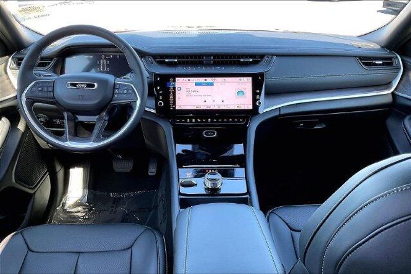 New 2027 Jeep Grand Cherokee Limited 4x4Image 4