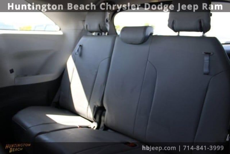 2021 Toyota Sienna XLEImage 42