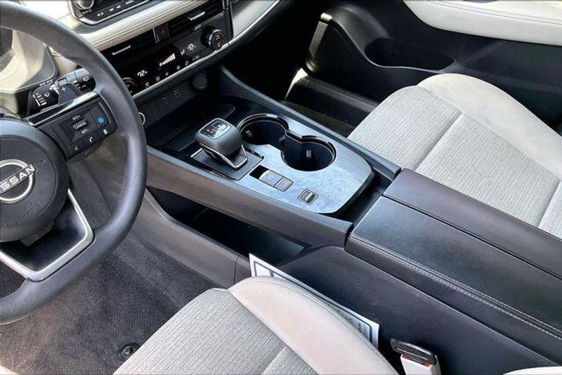 Used 2023 Nissan Rogue SVImage 17