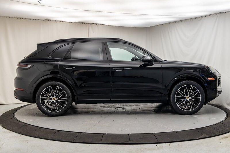 2024 Porsche Cayenne BaseImage 6