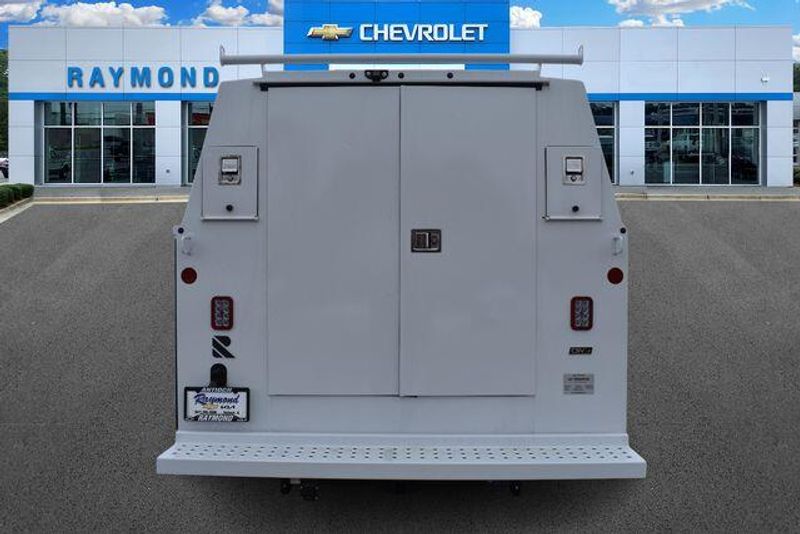 New 2025 Chevrolet Express 3500 Work VanImage 5