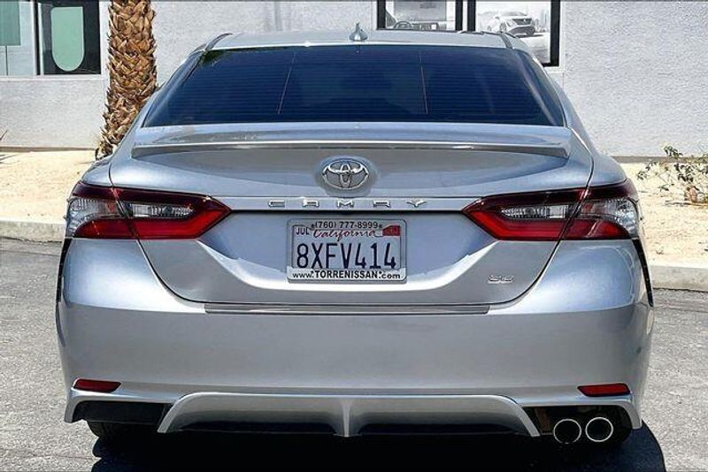 Used 2021 Toyota Camry SEImage 3
