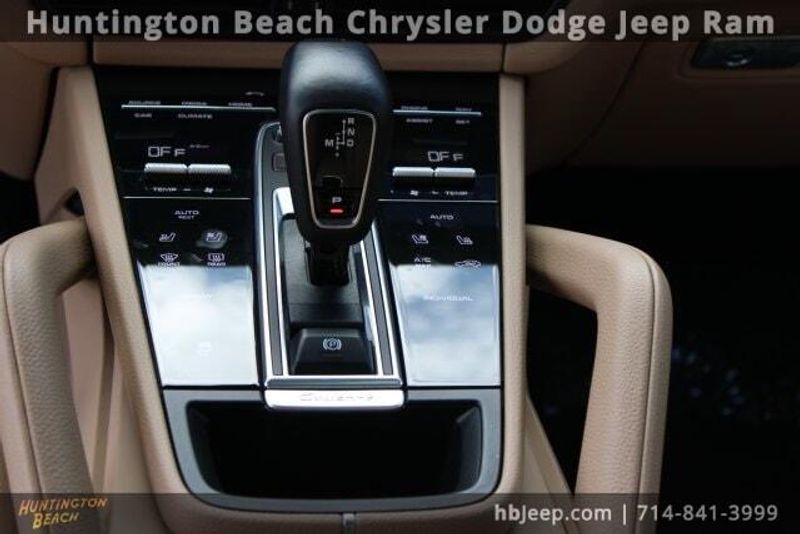 2022 Porsche Cayenne Platinum EditionImage 18