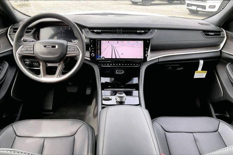 New 2026 Jeep Grand Cherokee L Limited 4x4Image 4