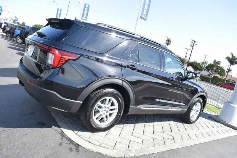 New 2025 Ford Explorer ActiveImage 2