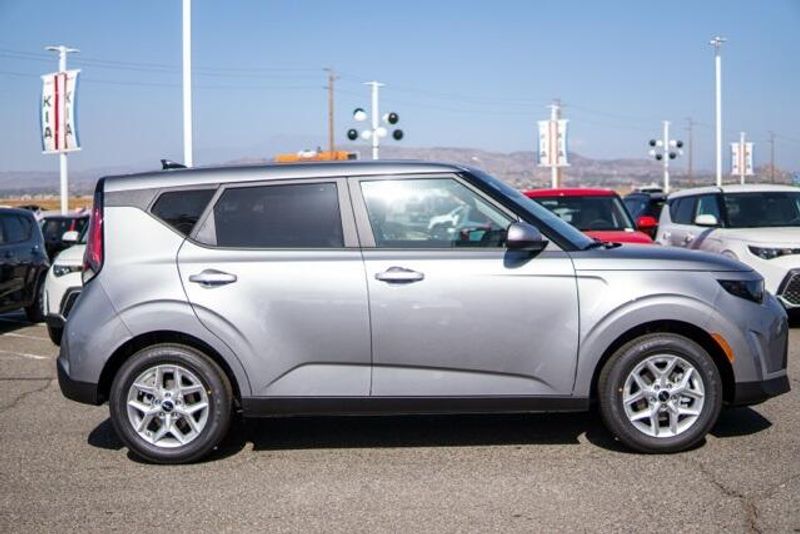 New 2025 Kia Soul LXImage 8