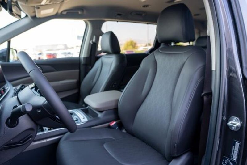 New 2026 Kia Carnival EXImage 11