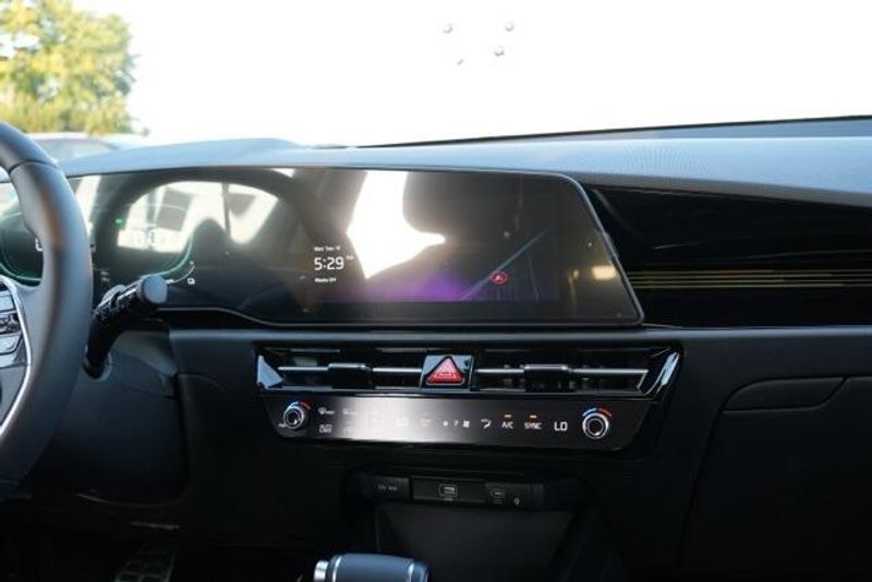 New 2025 Kia Niro EXImage 18