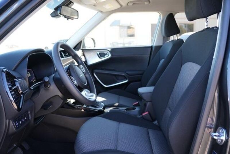 Used 2025 Kia Soul SImage 11