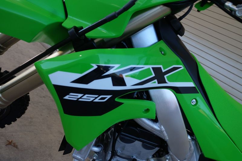 2024 KAWASAKI KX 250 in a GREEN exterior color. Family PowerSports (877) 886-1997 familypowersports.com 