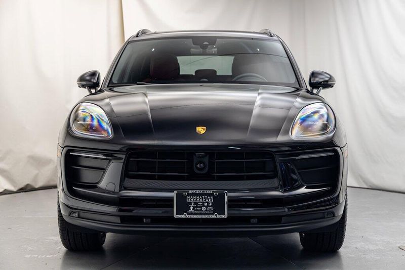 2024 Porsche Macan BaseImage 8