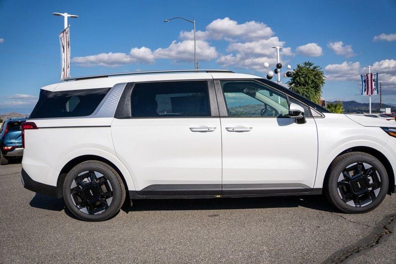 New 2026 Kia Carnival EXImage 6