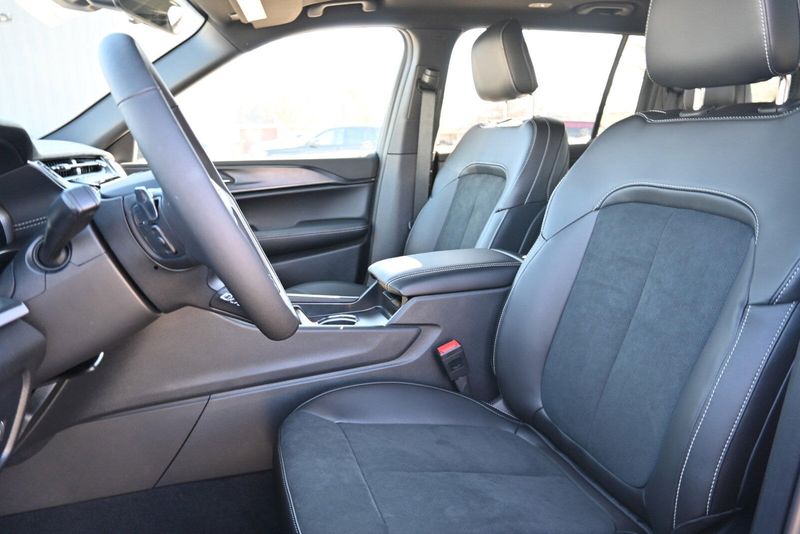 2025 Jeep Grand Cherokee L Altitude XImage 10