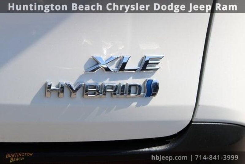 2021 Toyota Sienna XLEImage 6