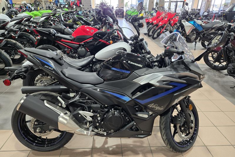 2025 KAWASAKI NINJA 500 SE ABS METALLIC FLAT SPARK BLACK 
