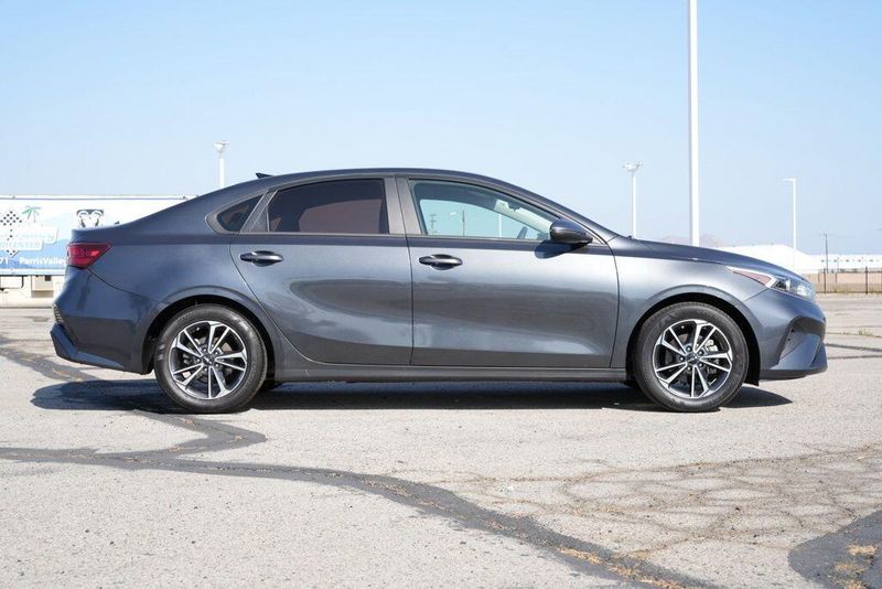 Used 2022 Kia Forte LXSImage 8
