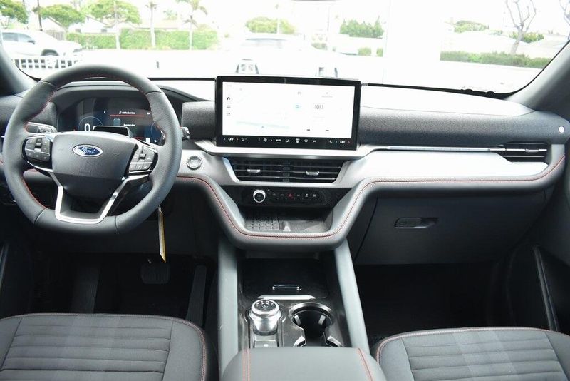 2025 Ford Explorer ST-LineImage 10