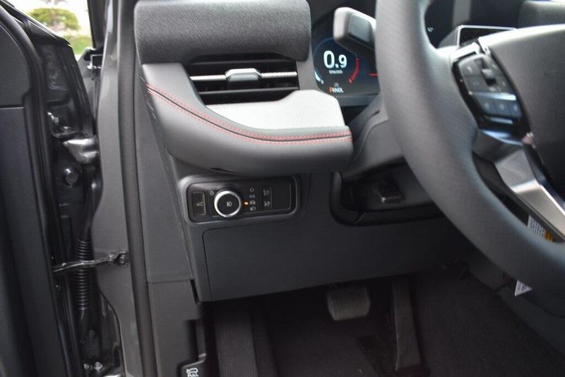 2025 Ford Explorer ST-LineImage 17