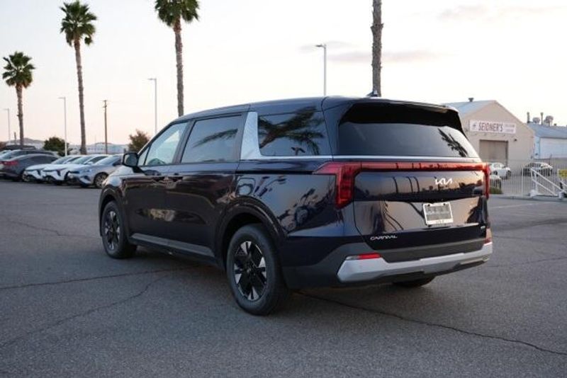 New 2026 Kia Carnival Hybrid LXSImage 5