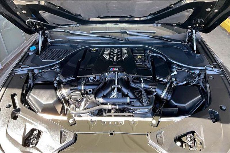 Used 2022 BMW M8 Cabriolet CompetitionImage 9