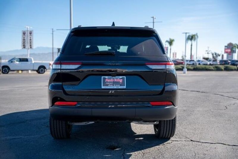 New 2025 Jeep Grand Cherokee Altitude XImage 6