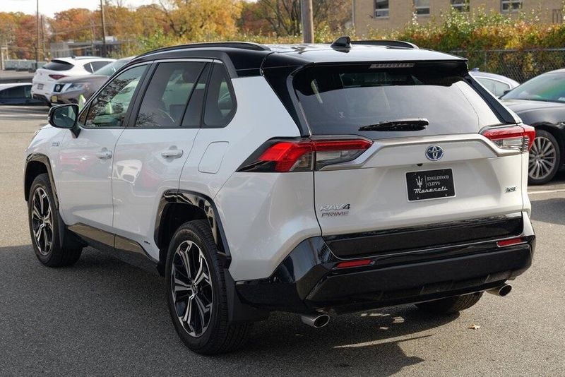 2024 Toyota RAV4 Prime XSE photo 4