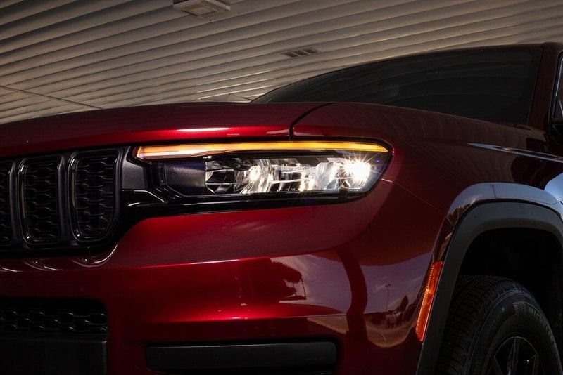 2025 Jeep Grand Cherokee L Altitude XImage 11