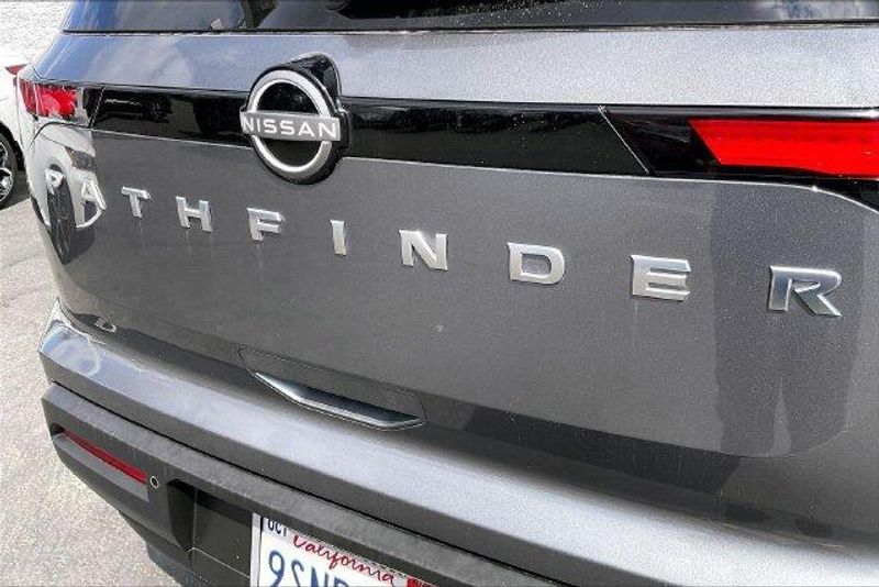 Used 2025 Nissan Pathfinder SImage 7