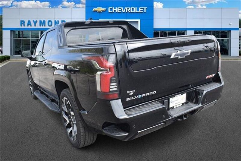 2024 Chevrolet Silverado EV RSTImage 5