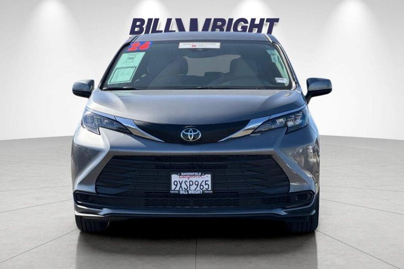 Used 2026 Toyota Sienna LEImage 8