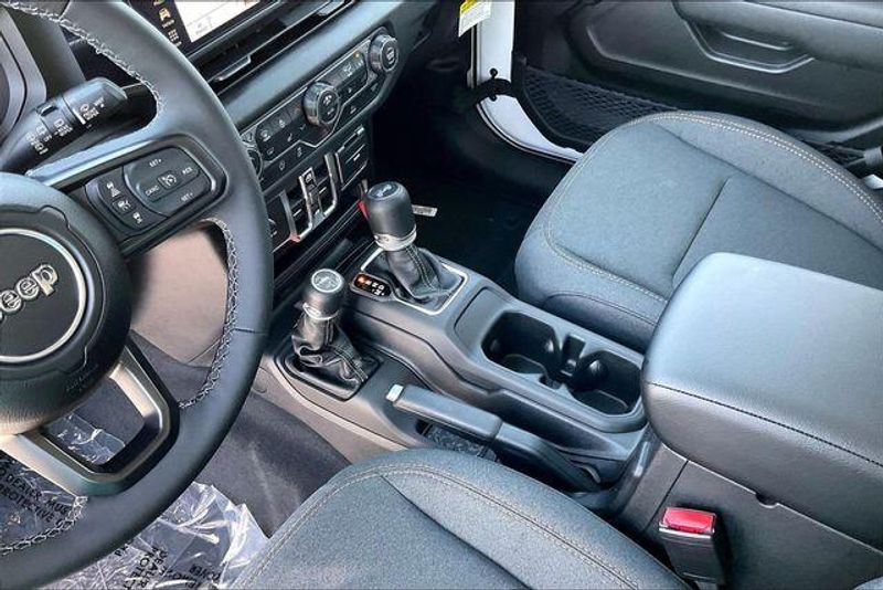 New 2026 Jeep Wrangler 4-door Sport SImage 7
