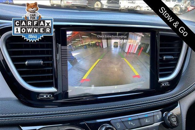 Used 2026 Chrysler Pacifica LimitedImage 21