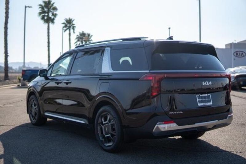 New 2026 Kia Carnival SXImage 5